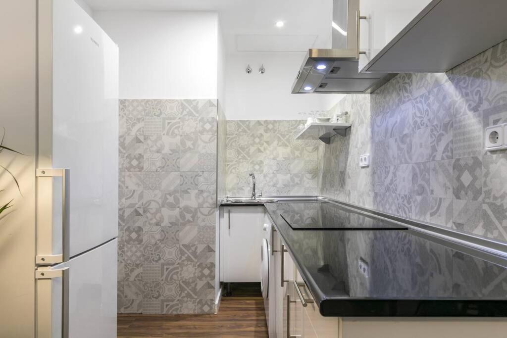 Apartamentos Plaza De Pedro Zerolo I Madrid Buitenkant foto