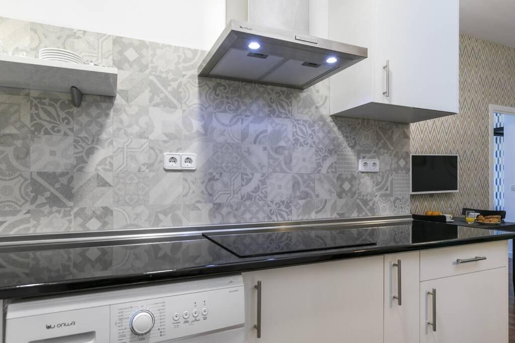 Apartamentos Plaza De Pedro Zerolo I Madrid Buitenkant foto